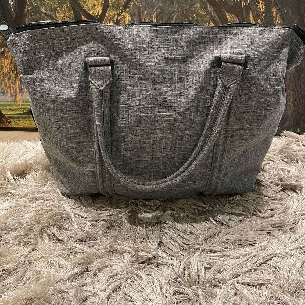 Herschel Supply Company Travel Gray Tote Bag - Picture 3 of 12